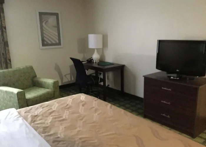 Quality Inn 4*
