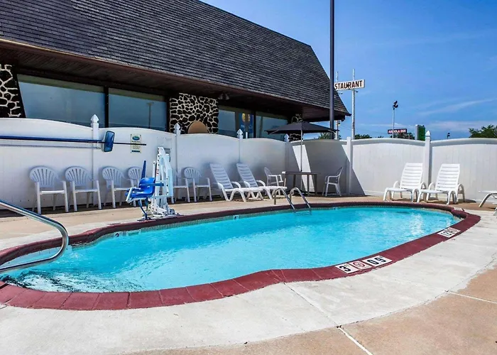 Quality Inn 4*